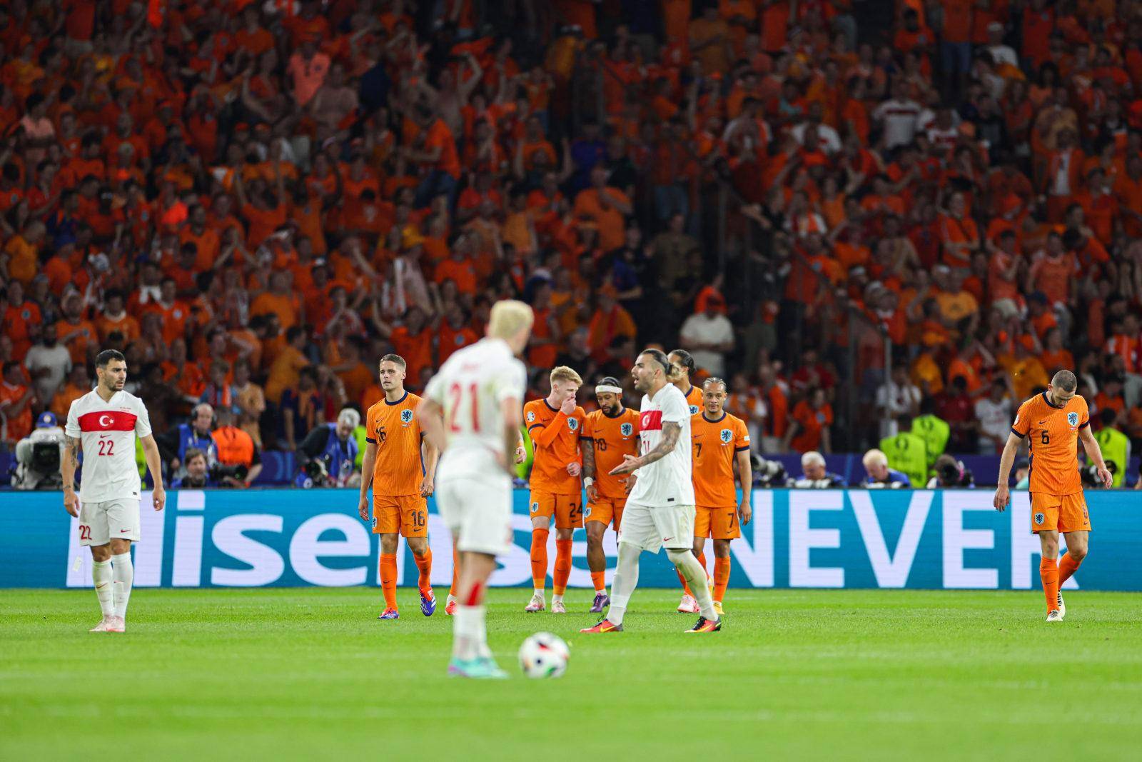 1xbet体育app-包含深圳队全场碾压欧洲杯，如同剧本杀再现，高光操作的词条