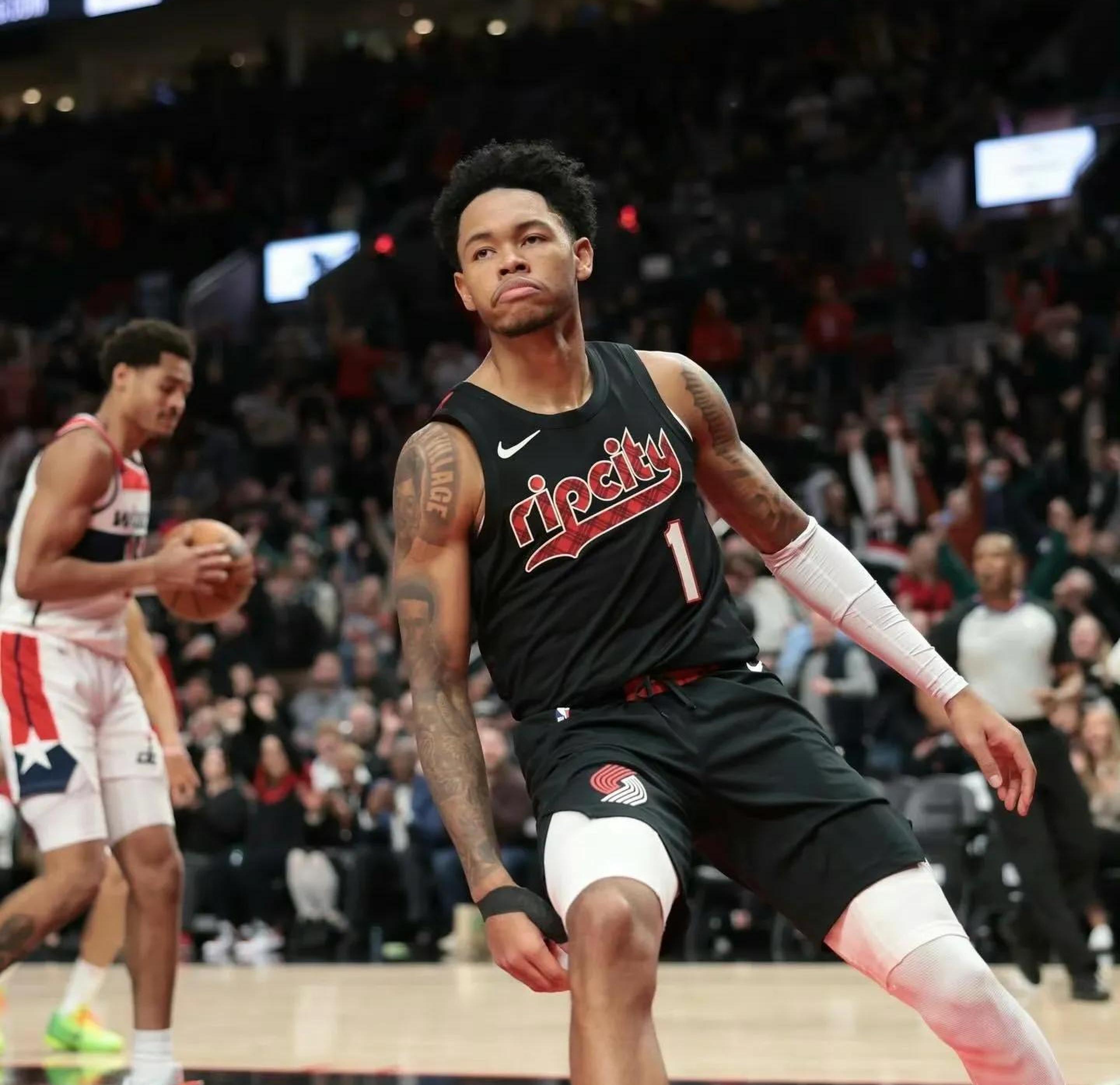 1xbet体育新闻-开拓者队客场惨败，连续两场失利的简单介绍