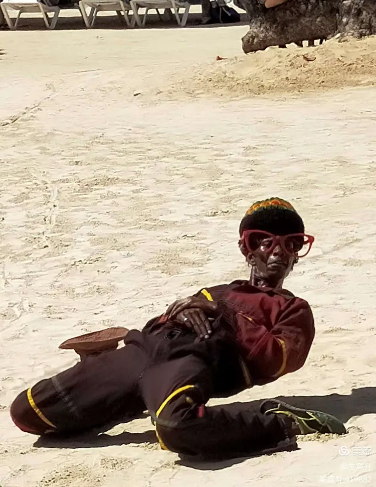 荷属安的列斯队备战比赛，努力争取英雄表现的简单介绍