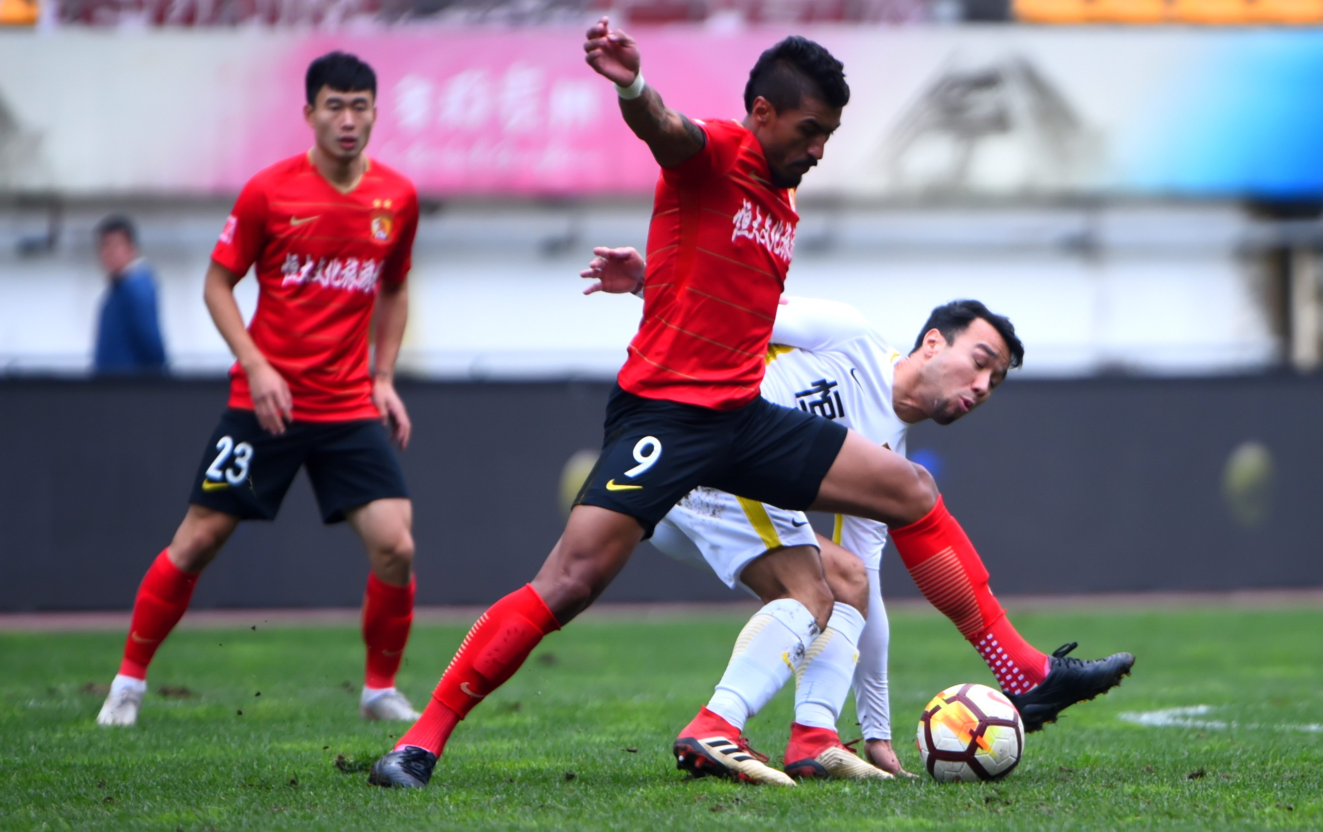 1xbet体育官网入口-包含南方豪门对抗：恒大与恒丰胜负难分的词条