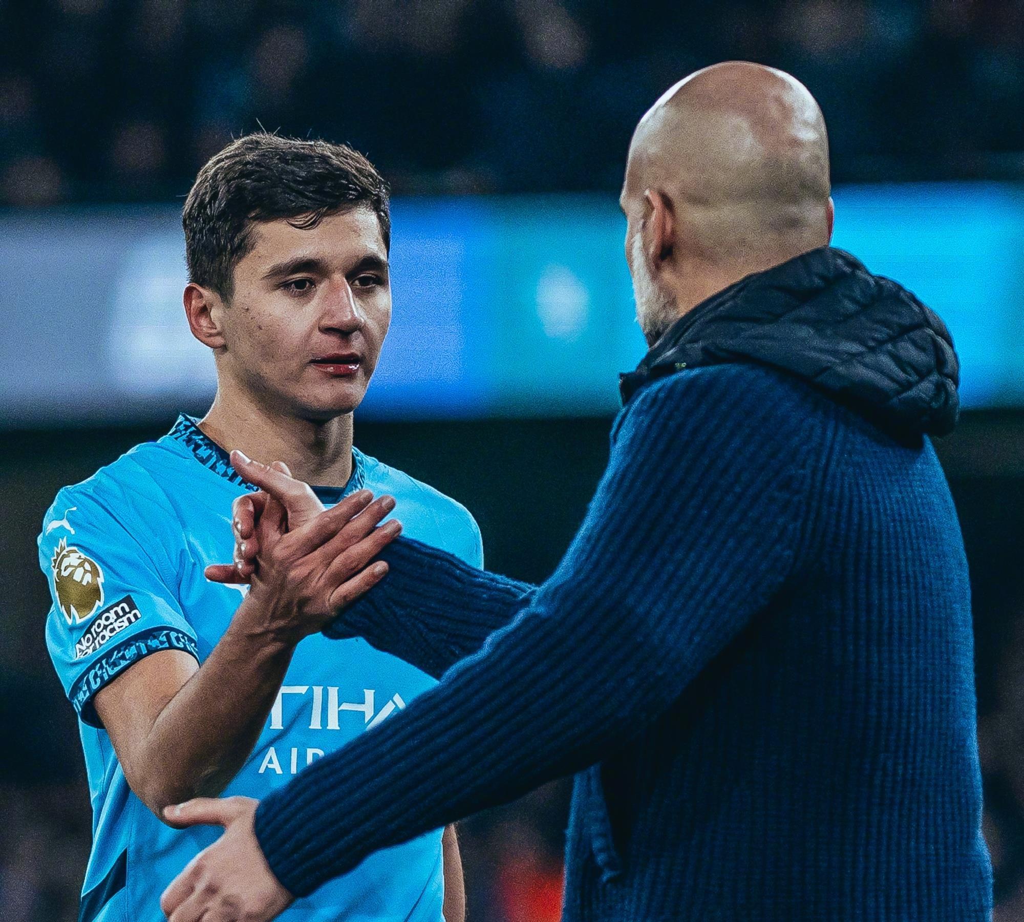 包含拜仁主场惨败曼城，瓜迪奥拉高兴不已的词条