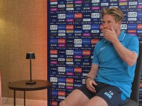 1xbet体育app下载地址-包含那不勒斯球员身穿黑披风，表现神秘而强大的词条