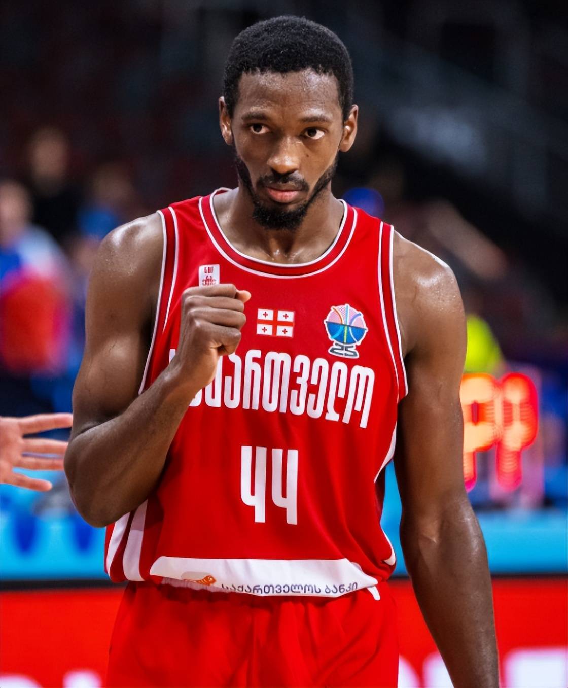 1xbet体育网页版登录入口-格鲁吉亚队运动员飒爽英姿登顶