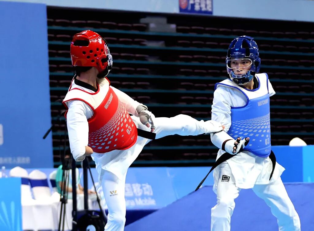 1xbet体育教练-跆拳道比赛加拿大选手全神贯注,最终登顶