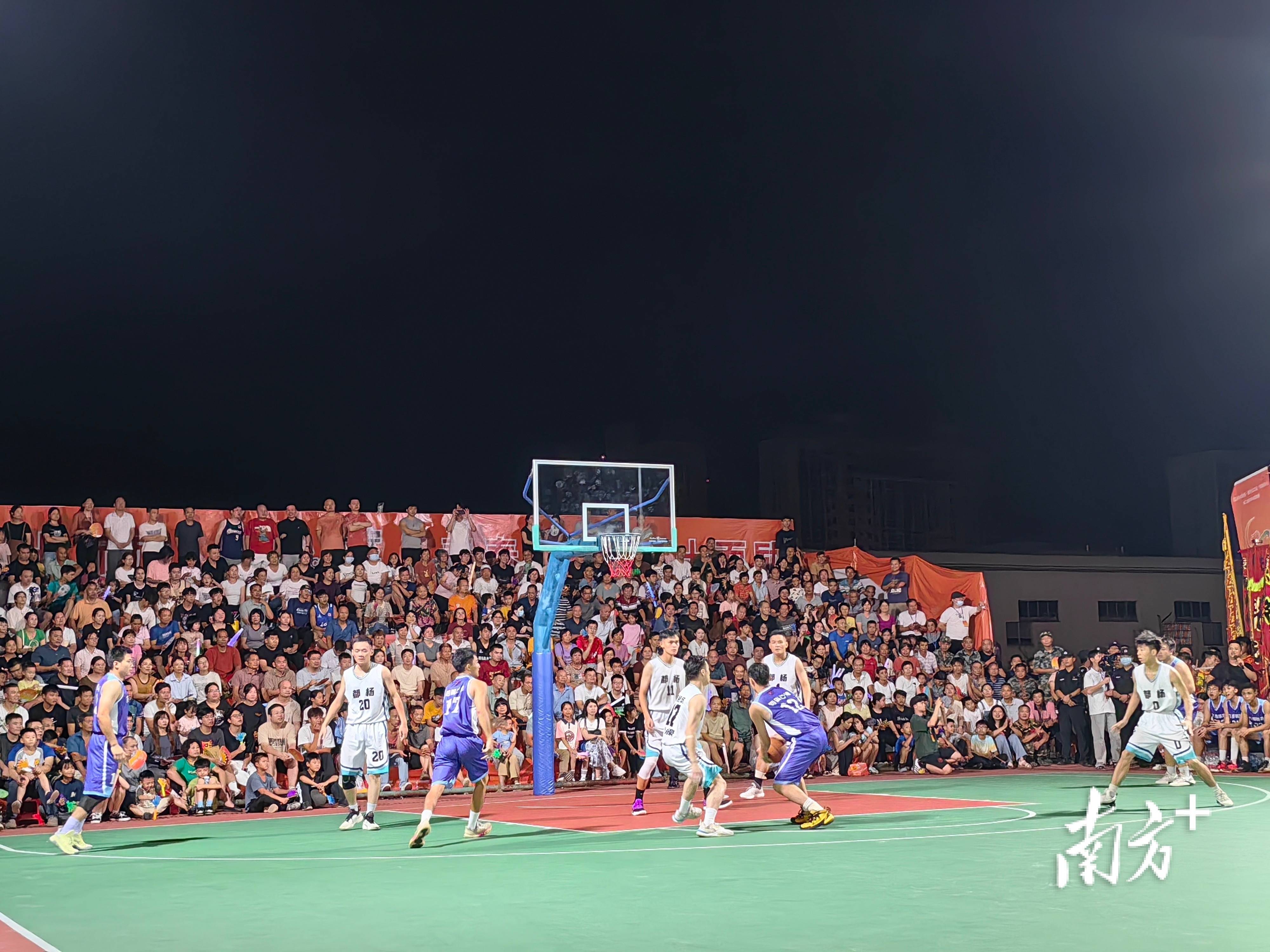 1xbet体育网站-国内篮球职业联赛引爆热潮，赛场上风起云涌